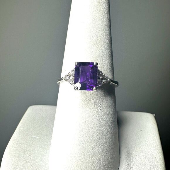 NWOT Emerald Cut Amethyst with cz accent diamonds in sterling silver ring! - Picture 1 of 11